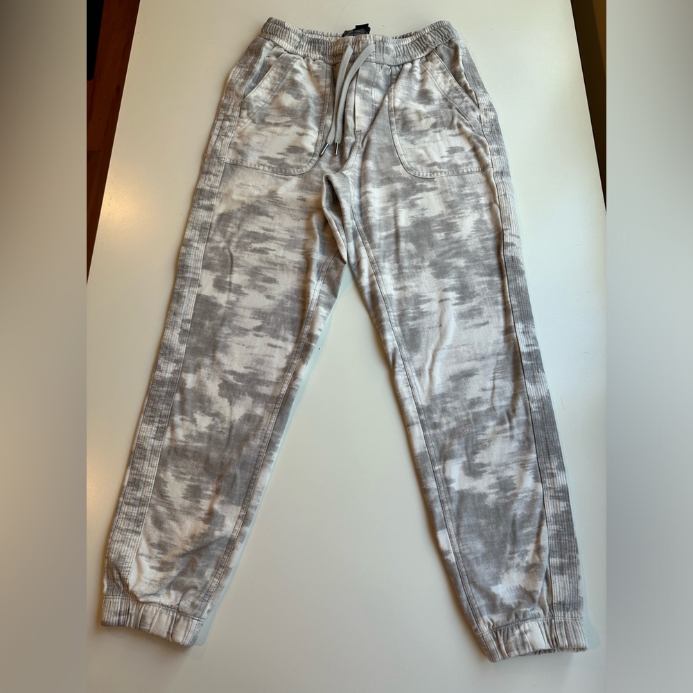 Athleta Farallon Jogger. White and grey camo. Size 6.
